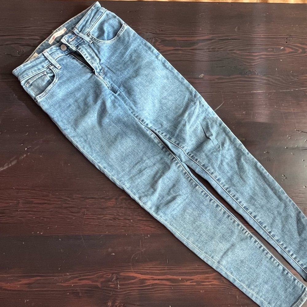 Levi’s High Rise Skinny - Picture 2 of 3